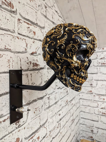 SkullRack – Brutalt snygg och väggmonterad dödskallehängare som ger din hjälm och jacka den tron de förtjänar